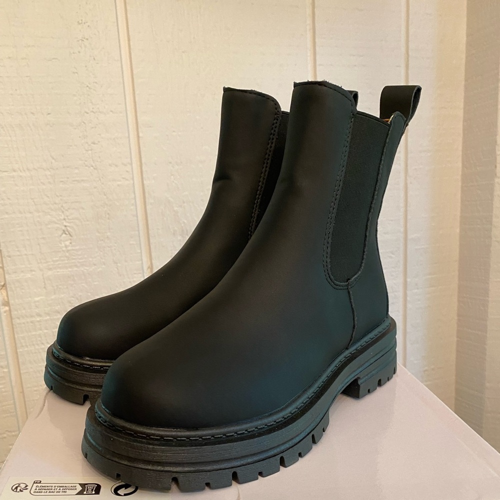 Chelsea boots